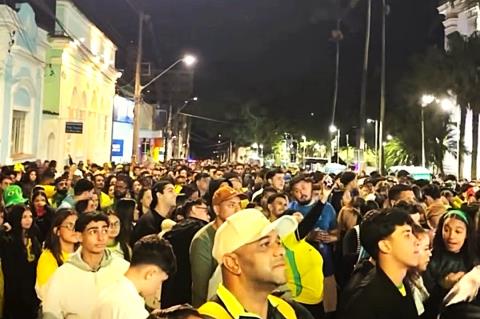 Estreia da Seleção reúne grande público na Praça da Bandeira e no Mercadão