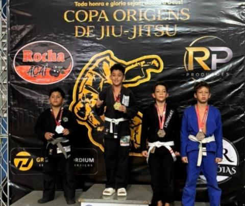 Projeto de Jiu-Jitsu de Limeira conquista 70 medalhas e três troféus em copa regional