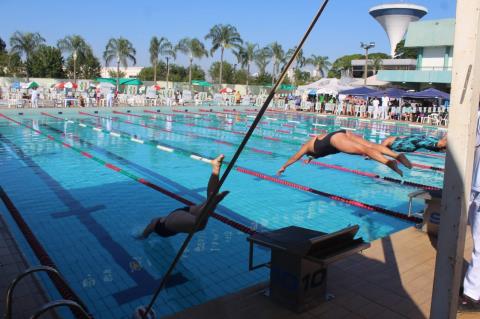 Campeonato de natação reúne mais de 400 atletas neste sábado (16) em Limeira