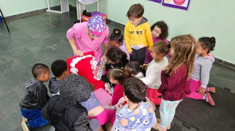 Programa Saúde na Escola leva orientações de higiene bucal a estudantes de Limeira