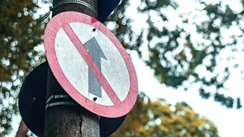 Trecho da Rua Nelson Ferraz da Silva passa a operar em sentido único a partir desta terça (26)