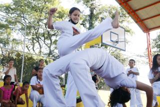 foto05 Apresentação de alunos de capoeira na abertura do Prefeitura nos Bairros, na região do Parque das Hortências 27mar23 Tetê Viviani