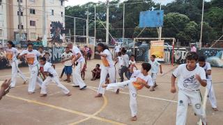 Projeto Capoeira Itinerante em ação na quadra do Residencial dos Oitis - Foto Divulgação 03