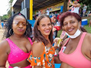 foto025 Banda Falso Brilhante agita carnaval no Pinheirinho 22fev23 Tetê Viviani