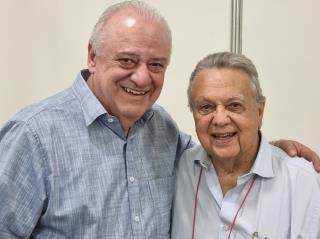 foto 06 Damiano Neto e o ex ministro da Agricultura Roberto Rodrigues durante a feira Agrishow 30abr24 Tetê Viviani