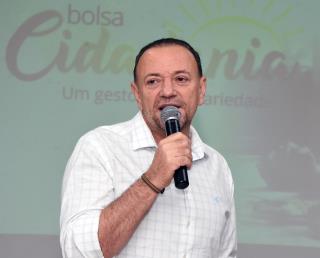foto018 Prefeito Edinho durante  nova etapa do programa social Bolsa Cidadania 9maio2024 Tetê Viviani