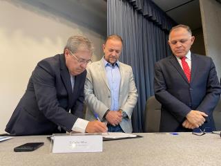 Assinatura de convênio com a Comissão de Ética Pública da União_ Fernando Passos, Edinho e Manoel Caetano Ferreira Filho