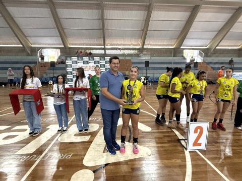 10- Entrega do Troféu de campeã - feminino - São José