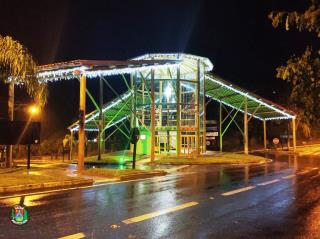 06 - Portal Turístico de Paraibuna, na principal entrada da cidade, acesso no km 32 da Rodovia dos Tamoios.
