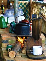 Café Caipira de Paraibuna feito no fogão a lenha e em coador de pano e fogão a lenha, uma tradição paraibunense