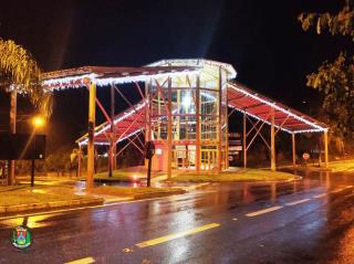 08 - Portal Turístico de Paraibuna, na principal entrada da cidade, acesso no km 32 da Rodovia dos Tamoios.
