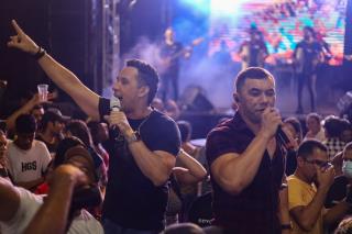 A véspera de São João foi marcada por mais uma grande noite de festa no Palhoção do Povo!O público lotou o espaço e curtiu cada momento ao som de Azulinho, Walison Lopes e Edy & Nathan!Foi forró, alegria e mui (19)