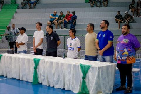 ⚽ A primeira noite do Campeonato Interbairros de Futsal foi um sucesso! 🙌O Ginásio Poliesportiv (9)
