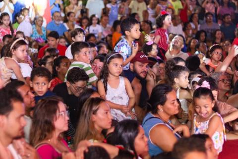 Nossa Palmares se encheu de encanto e emoção na praça Paulo Paranhos, com o Natal Encantado. Um  (11)