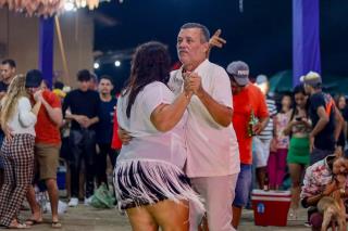 O Dia de São João foi inesquecível no Palhoção do Povo!A quinta noite do nosso Arraiá da Estação foi marcada por alegria, tradição e muita música boa.Rei do Cangaço, Benil e Felipe Diniz fizeram o público dança (7)