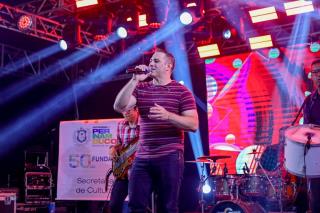 O Dia de São João foi inesquecível no Palhoção do Povo!A quinta noite do nosso Arraiá da Estação foi marcada por alegria, tradição e muita música boa.Rei do Cangaço, Benil e Felipe Diniz fizeram o público dança (6)