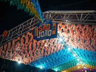 O São João dos Palmares 2025 também foi espaço para o brilho da nossa cultura popular! 🌽🔥Na última noite de festa, o Palhoção do Povo parou para assistir à belíssima apresentação do Boi Glorioso de Bonito – P (8)