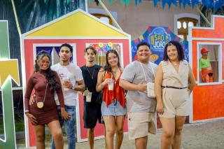 O Dia de São João foi inesquecível no Palhoção do Povo!A quinta noite do nosso Arraiá da Estação foi marcada por alegria, tradição e muita música boa.Rei do Cangaço, Benil e Felipe Diniz fizeram o público dança (5)