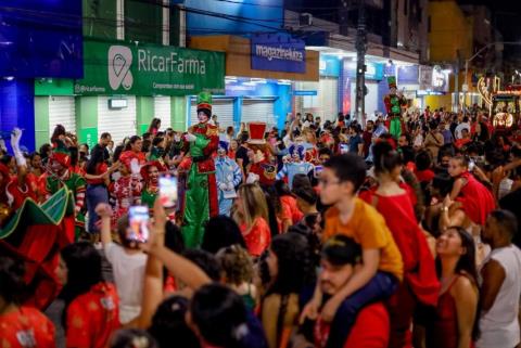 Nossa Palmares se encheu de encanto e emoção na praça Paulo Paranhos, com o Natal Encantado. Um  (13)