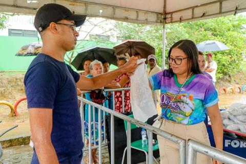 Hoje foi dia da tradicional entrega do peixe 🐟Foram 32 toneladas distribuídas, chegando em dive (14)