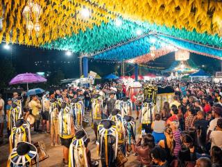 O São João dos Palmares 2025 também foi espaço para o brilho da nossa cultura popular! 🌽🔥Na última noite de festa, o Palhoção do Povo parou para assistir à belíssima apresentação do Boi Glorioso de Bonito – P (4)