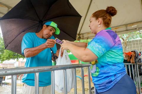 Hoje foi dia da tradicional entrega do peixe 🐟Foram 32 toneladas distribuídas, chegando em dive (15)