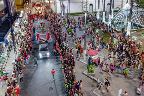 Nossa Palmares se encheu de encanto e emoção na praça Paulo Paranhos, com o Natal Encantado. Um  (15)