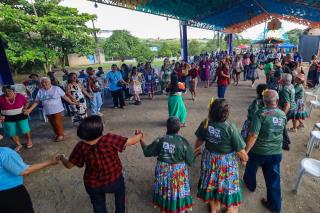 O 1º Arraiá Intermunicipal da Pessoa Idosa foi um verdadeiro espetáculo de tradição, alegria e muita animação!Reunimos grupos da melhor idade em uma grande celebração cultural com danças, comidas típicas e forr (5)