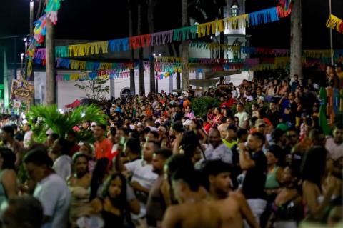 🎉 O PréMares 2026 começou, e a cidade já entrou no clima!O primeiro dia reuniu muita gente nas  (16)