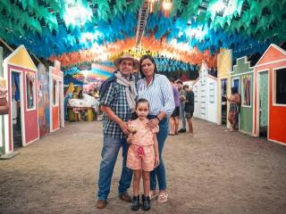 O São João dos Palmares 2025 também foi espaço para o brilho da nossa cultura popular! 🌽🔥Na última noite de festa, o Palhoção do Povo parou para assistir à belíssima apresentação do Boi Glorioso de Bonito – P (3)