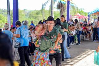 O 1º Arraiá Intermunicipal da Pessoa Idosa foi um verdadeiro espetáculo de tradição, alegria e muita animação!Reunimos grupos da melhor idade em uma grande celebração cultural com danças, comidas típicas e forr (2)