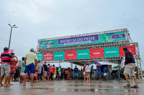 Hoje foi dia da tradicional entrega do peixe 🐟Foram 32 toneladas distribuídas, chegando em dive