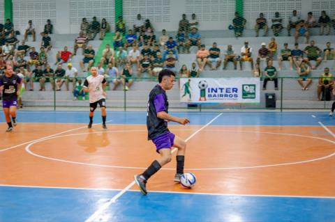 ⚽ A primeira noite do Campeonato Interbairros de Futsal foi um sucesso! 🙌O Ginásio Poliesportiv (18)