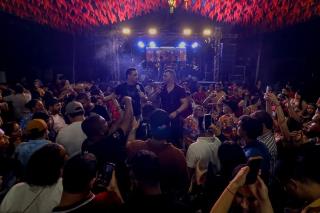 A véspera de São João foi marcada por mais uma grande noite de festa no Palhoção do Povo!O público lotou o espaço e curtiu cada momento ao som de Azulinho, Walison Lopes e Edy & Nathan!Foi forró, alegria e mui (18)