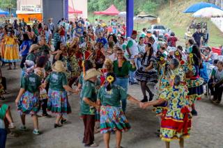 O 1º Arraiá Intermunicipal da Pessoa Idosa foi um verdadeiro espetáculo de tradição, alegria e muita animação!Reunimos grupos da melhor idade em uma grande celebração cultural com danças, comidas típicas e for (18)