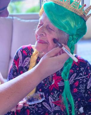 Carnaval é alegria, e alegria não tem idade! 🎭✨Ontem (10-02), a Prefeitura, por meio da Secreta (3)