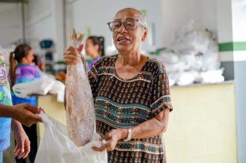 Hoje foi dia da tradicional entrega do peixe 🐟Foram 32 toneladas distribuídas, chegando em dive (5)