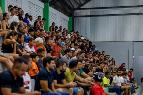 ⚽ A primeira noite do Campeonato Interbairros de Futsal foi um sucesso! 🙌O Ginásio Poliesportiv (14)