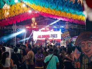 O São João dos Palmares 2025 também foi espaço para o brilho da nossa cultura popular! 🌽🔥Na última noite de festa, o Palhoção do Povo parou para assistir à belíssima apresentação do Boi Glorioso de Bonito –  (12)