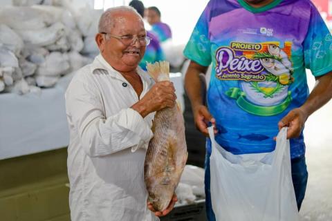 Hoje foi dia da tradicional entrega do peixe 🐟Foram 32 toneladas distribuídas, chegando em dive (8)