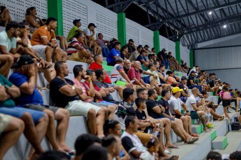 ⚽ A primeira noite do Campeonato Interbairros de Futsal foi um sucesso! 🙌O Ginásio Poliesportiv (11)