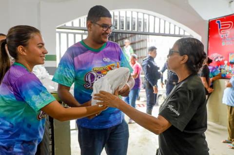 Hoje foi dia da tradicional entrega do peixe 🐟Foram 32 toneladas distribuídas, chegando em dive (9)
