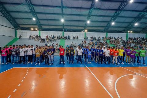 ⚽ A primeira noite do Campeonato Interbairros de Futsal foi um sucesso! 🙌O Ginásio Poliesportiv (10)