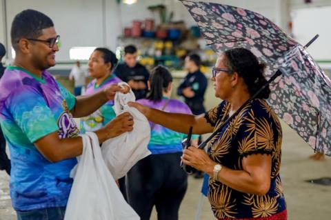 Hoje foi dia da tradicional entrega do peixe 🐟Foram 32 toneladas distribuídas, chegando em dive (10)