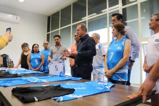 Atletas-Melhor-Idade-PMNO-x-JOMI-apresentacao-novo-uniforme-Esporte-2023-04-27-14-1536x1023