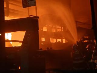 Incêndio tecelagem São José na Vila Azenha Jd Fadel - Bombeiros + Defesa Civil PMNO 2025-03-22 (13)