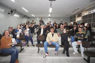 Encontro literário pesquisadora cultura leta x Alunos EE João Thienne na Biblioteca NO 2025-06 (3)
