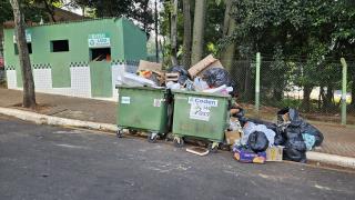Conteiner Lixo Coden NO ao lado do LEV do Bosque Manoel Jorge 2025-02-10