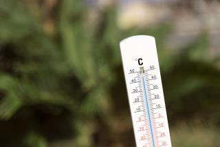 close-up-thermometer-showing-high-temperature