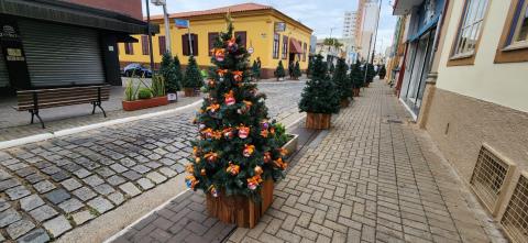 Centro de Atibaia ganha cores e luzes no Natal 2025